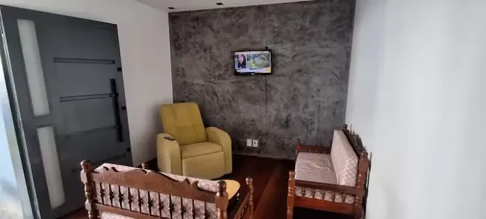 LINDA CASA  EM VILA CARRÃO, COM 2 QUARTOS E 2 BANHEIROS. ACS17
