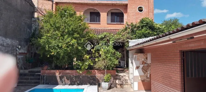 No bairro São José Linda Casa com 3 quartos, 1 suíte e piscina