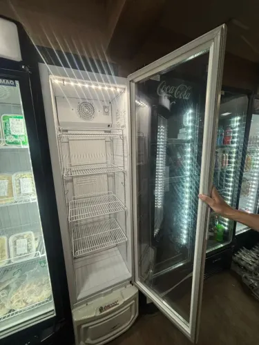 REFRIGERADOR EXPOSITOR GELOPAR
