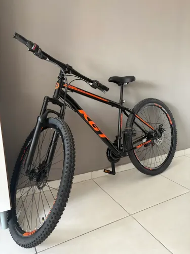 Bicicleta Aro 29 Kgt Aço Freios A Disco Suspensão 21 Marchas