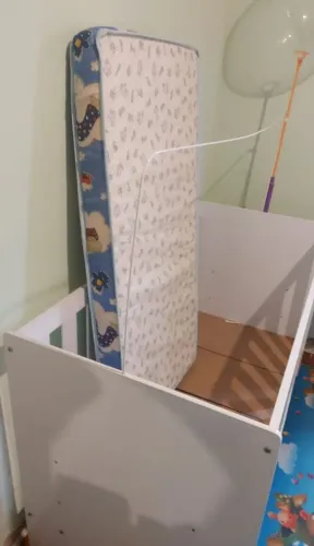 Berço com colchão 