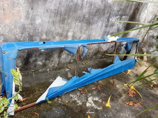 Toldo 2.50×60 sem a lona, exatamente do tamanho q está na imagem.