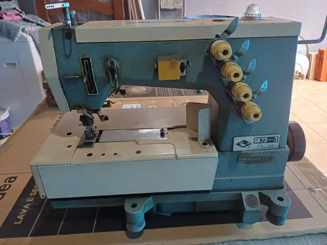 Maquina de costura Galoneira