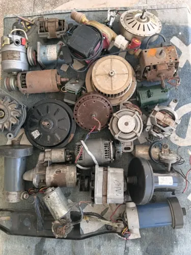 LOTE DE MOTORES ELÉTRICOS VARIOS TIPOS