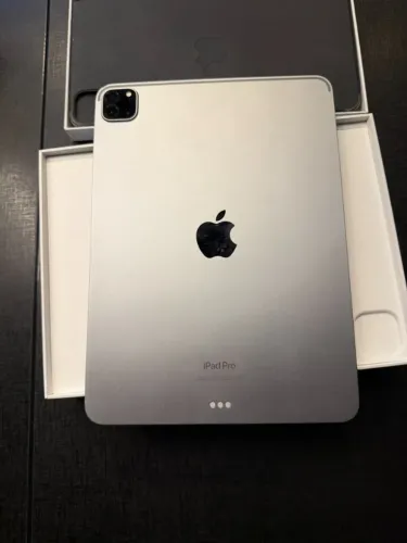 iPad Pro 11" (4ª Geração) 128GB + Apple Magic Keyboard