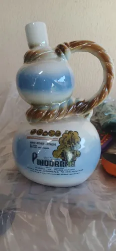 Garrafa em cerâmica antiga vinho pindorama