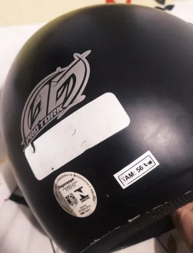 Capacete semi novo