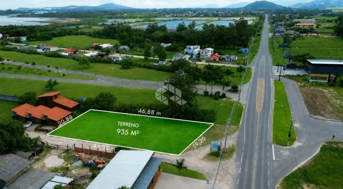 Terreno á venda em Campo D'una com 935 m²