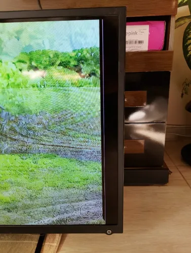 Televisão 42 polegadas com defeito na tela. 