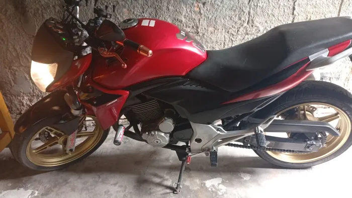 Cb 300 bem conservada 
