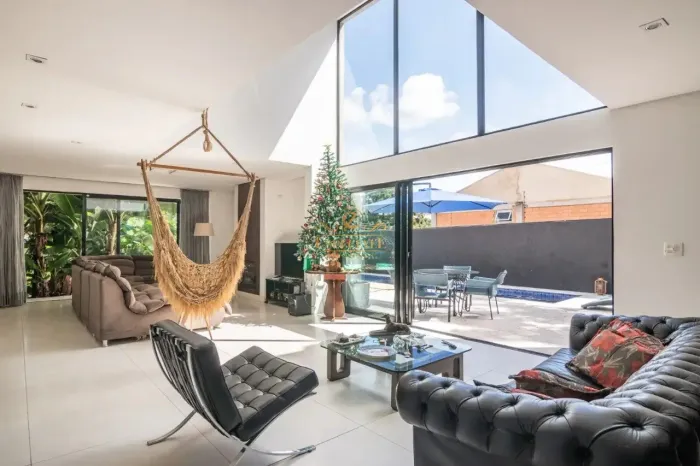 Casa de Arquitetura Contemporânea em Meio ao Verde Mobiliada