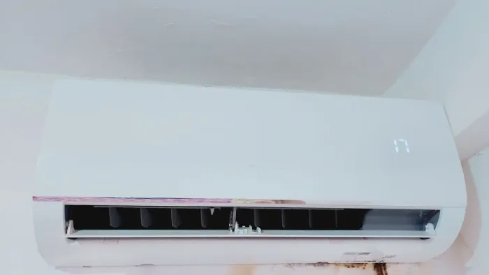 Vendo um ar esplit semi novo motivo viagem