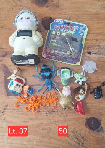 Brinquedos variados Lote 37