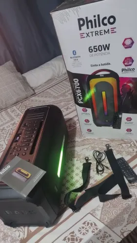 Caixa de som portátil Philco.