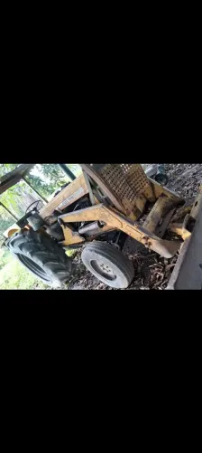 Vende-se esse trator cbt 2105
