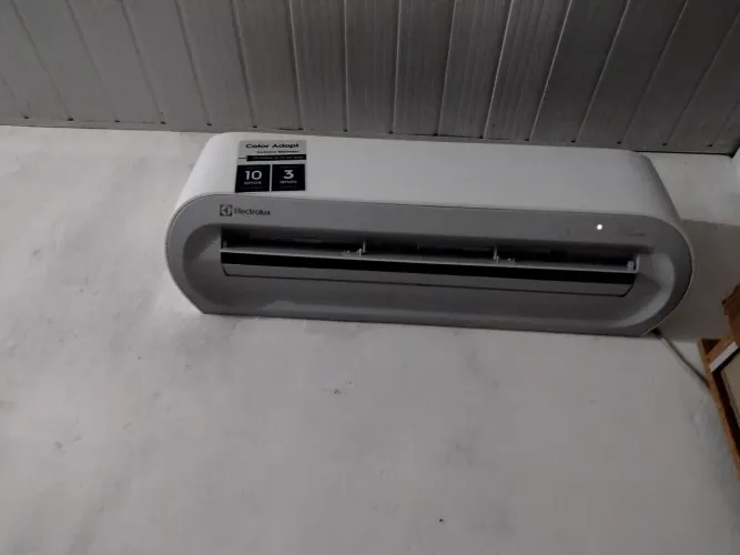 Vende-se central inverter Electrolux de 12.000 BTUs funcionando perfeitamente
