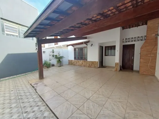 Sobrado com 3 dormitórios para alugar, 176 m² por R$ 2.900,00/mês - Jardim Gurilândia - Ta