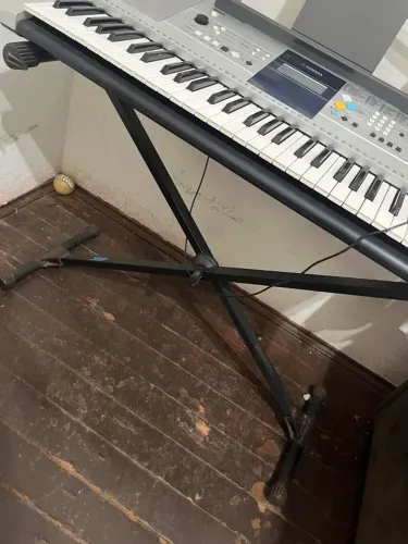 Teclado Yamaha PSR-E323