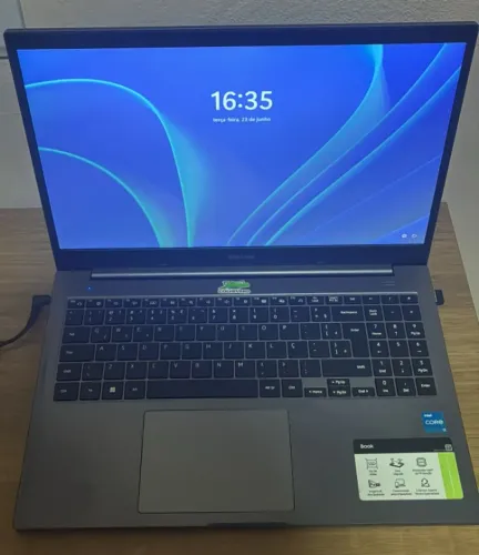 Notebook Samsung modelo Book 2024
