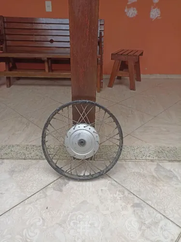 roda para moto Biz 125 em excelente estado 
