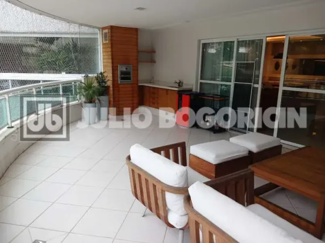 Apartamento : / Residencial / Recreio dos Bandeirantes
