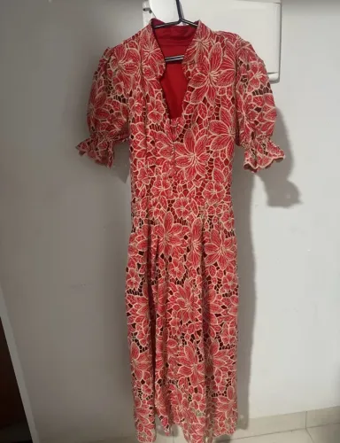 Vestido ? renda rechilieu guipir vermelho