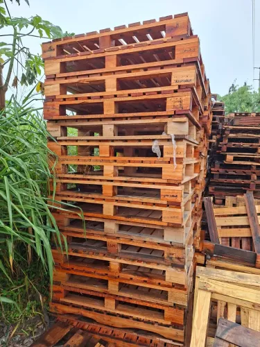Vendo pallet e eucatex pequenas e grandes quantidades