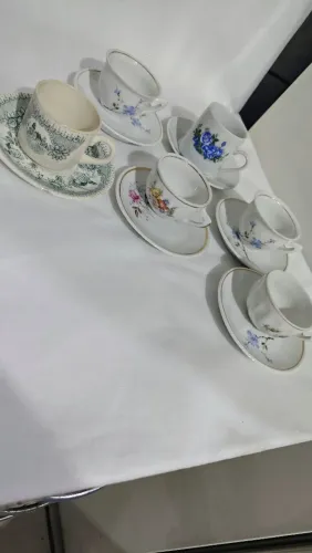 Conjunto de xícaras de café em porcelana - estilo vintage