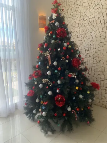 Árvore Natal 210X120cm - Pinheiro/ enfeites/3 cordões de luzes/desmontada/ 2 Guirlandas