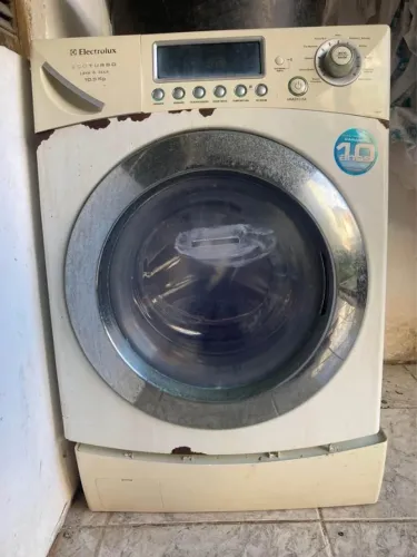 Lava e seca Electrolux 10k retirada  de peças so quimol o painel