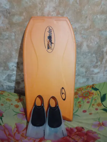 Vendo prancha de BoardeBordy Geses com pés de pato