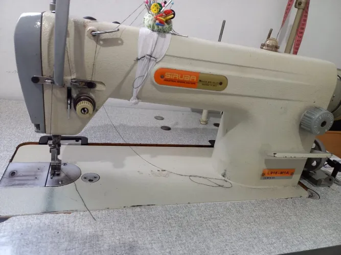 Máquina industrial reta siruba