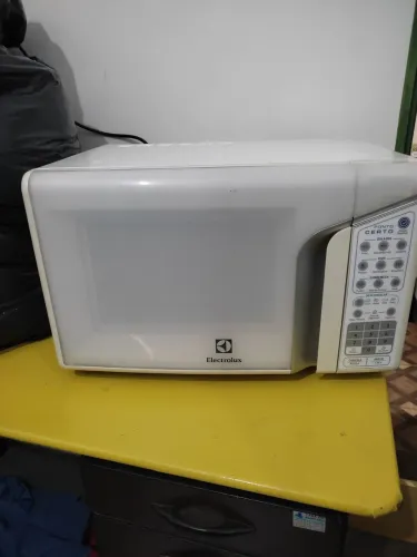 Microondas Electrolux 27 litros funcionando perfeitamente entrega grátis zap * .