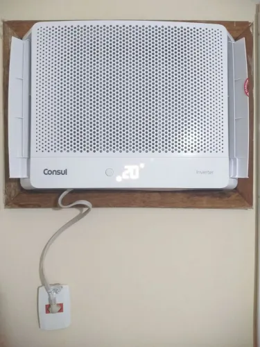 Ar condicionado 750btus com controle remoto