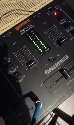 Mixer Estéreo Pré Amplificador Gemini Mpx - 12 A 12v