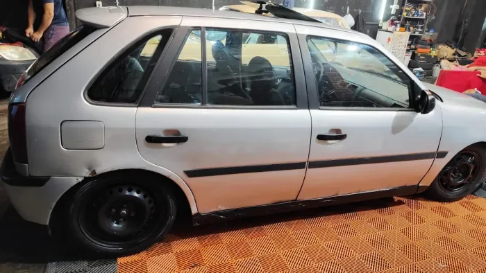 VW Gol G3 1.0 AT 2002 (teto solar + kit multimídia)