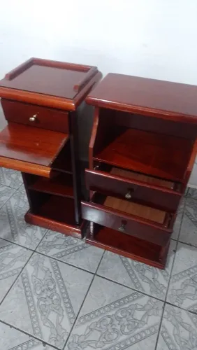 Apenas 1 criado mudo,o da esquerda,outro já vendi.