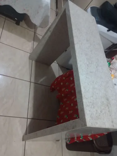 Vendo balcão americano de mármore com pé duplado 