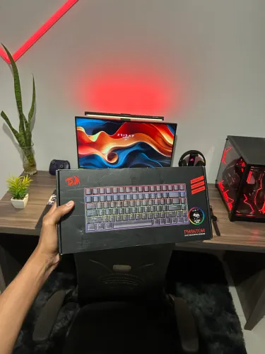 Teclado Mecânico Gamer Redragon Phantom Iluminação Rainbow- Novo Lacrado