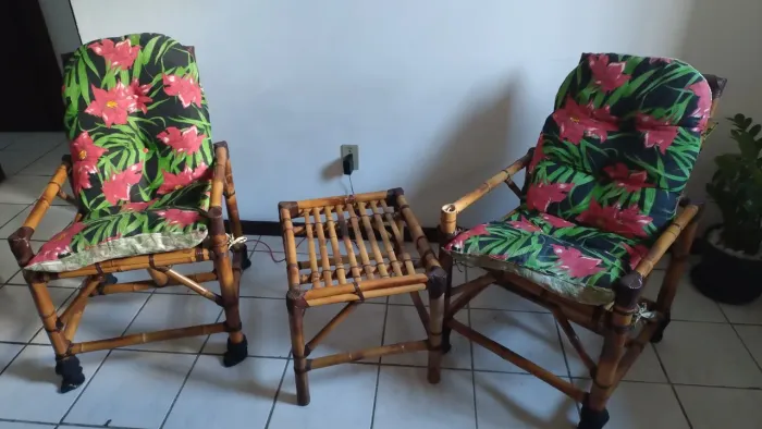 Conjunto cadeiras de bambu de descanso