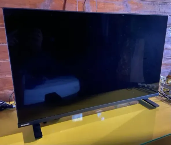 Smart TV 32" Toshiba HD TB020M Tela DLED com Assistente de Voz Integrado, Vidaa, Wi-Fi, US