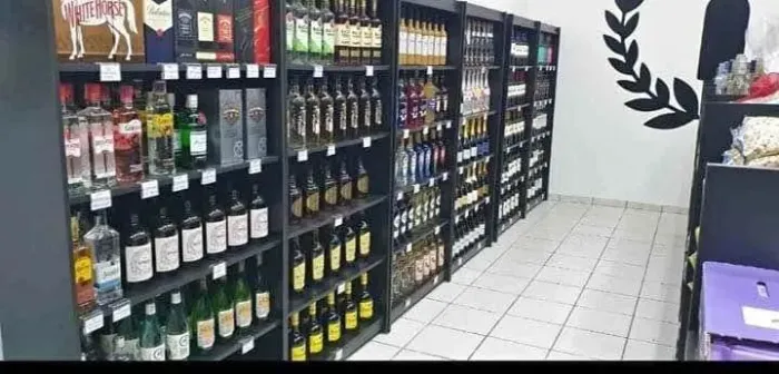 Prateleiras para adega / Distribuidora de bebidas 