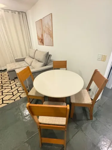 Vendo Conjunto Mesa de Jantar Alice c/ tampo Redondo e 4 Cadeiras Linho Bege - Freijó/Off