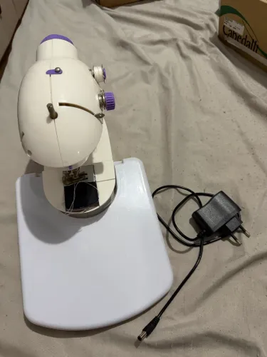 Mini máquina de costura