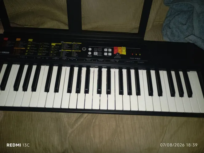 Teclado Yamaha PSR-F52