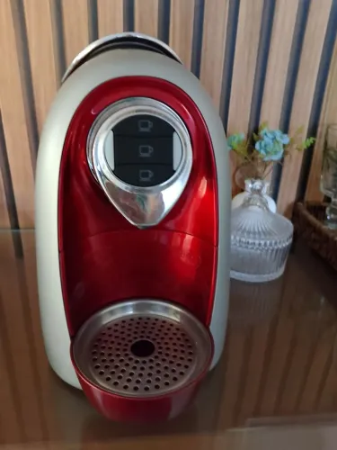 CAFETEIRA TRÊS CORAÇÕES COM PORTA-CAPSULAS