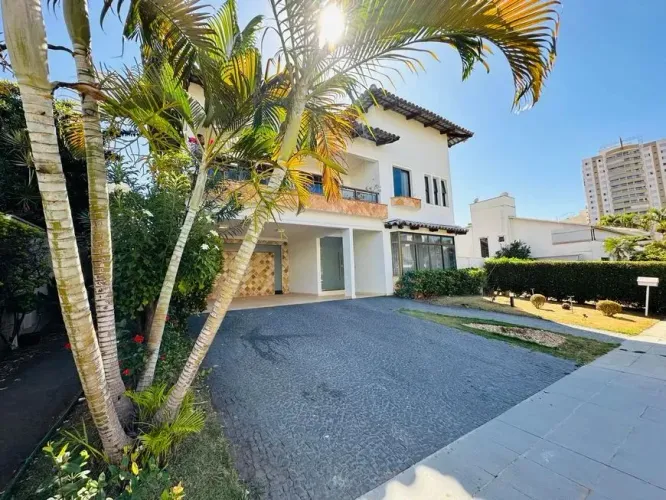 Sobrado para venda possui 369 metros quadrados com 5 quartos em Residencial Granville - Go