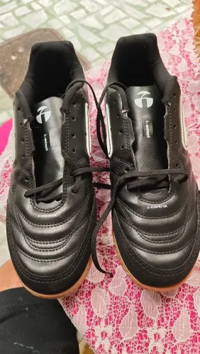Muito confortável, Chuteira Topper maestro Futsal número 41 Nova na caixa.