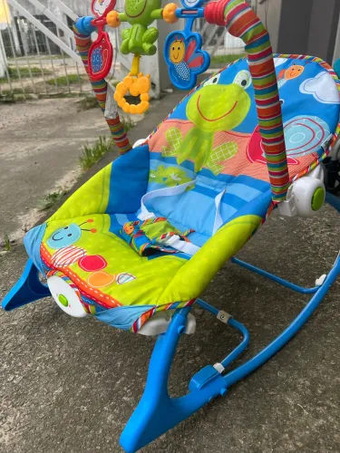Cadeirinha de balanço vibratória para bebês