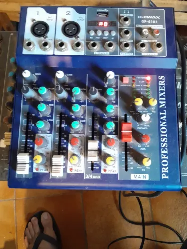 Mesa de som compacta profissional 220V